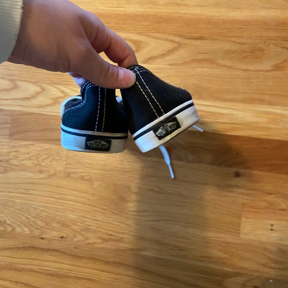 Vans - Picture 2 of 2